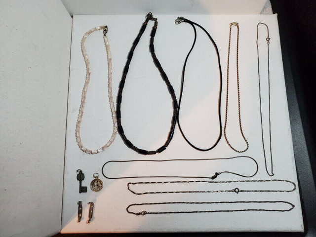 Lot de bijoux usagé / lot of jewelry used dans Bijoux et montres  à Ouest de l’Île - Image 4