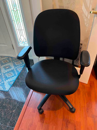 Fully adjustable office/computer chair