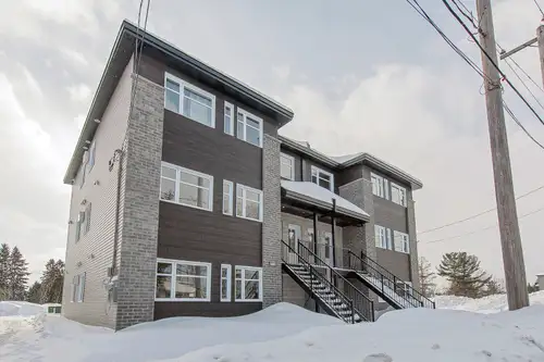 Grand 5 ½ au RDC, disponible dès le 1er juillet (1700$), ST-LIN-DES-LAURENTIDE, rang Ste-Henriette 3...