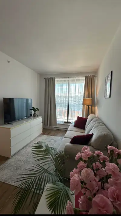 Lease Transfer == Available from 01/04/2026 A great 3 1/2 apartment located just a 5-minute walk fro...