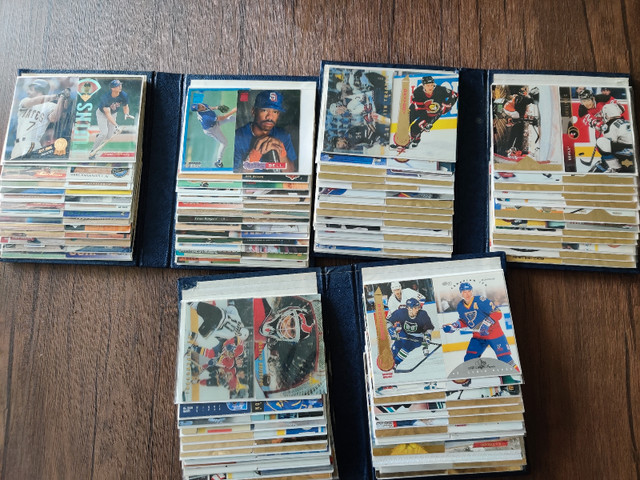 Selling old baseball / hockey cards in Arts & Collectibles in City of Toronto