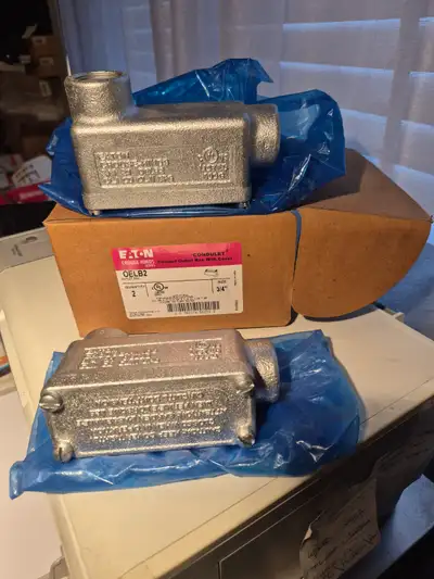 Eaton OELB2 Condulet 3/4" conduit outlet body w/cover LB shape, View more