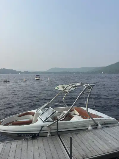 Glastron MX175 équipé d’un moteur MerCruiser 4.3L avec seulement 450 heures. Le bateau a bénéficié d...