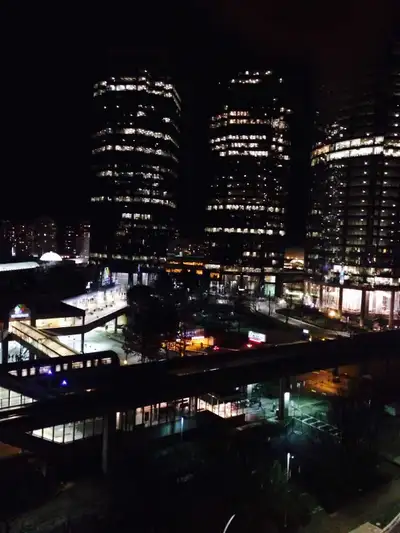 Luxury 1 Bedroom Condo for Rent – Across from Metrotown – $2200/month Conveniently located right acr...