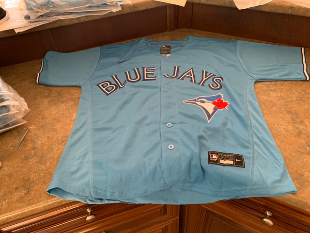 Toronto Blue Jays Springer medium mens  in Arts & Collectibles in St. Catharines