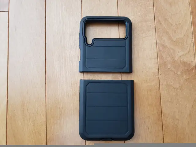 Samsung galaxy z flip4 case in Cell Phone Accessories in Calgary - Image 3