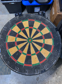Dart board and darts in like new condition 