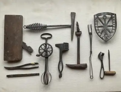 Outils  en métal anciens, antiquités ., View more