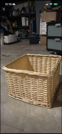 Medium square wicker basket