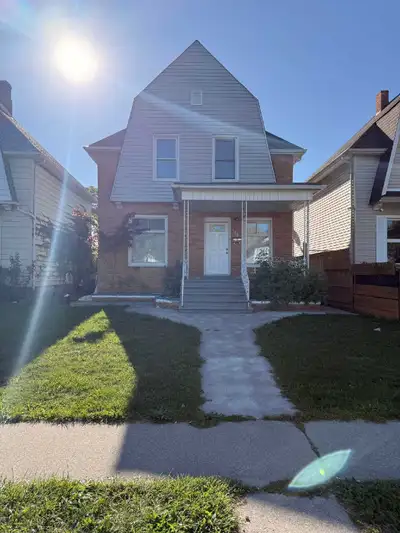 Rooms in downtown. So please call for detail: My number is 6478298741