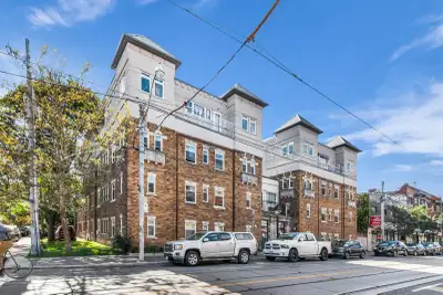 Recently renovated bachelor apartment available in this well-maintained boutique 72-unit building in...