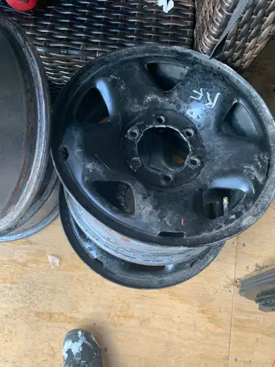 Steel rims off a 245/75/r16 Great condition 6 bolt pattern Off a 2012 Tacoma