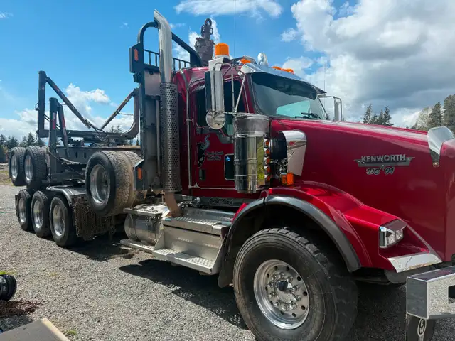 2023 Kenworth T800 with logging trailer in Heavy Trucks in Terrace - Image 2