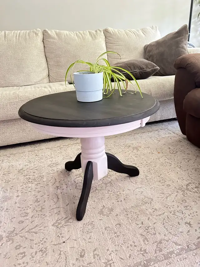 Refurbished Round coffee table/side table in Coffee Tables in Ottawa - Image 2