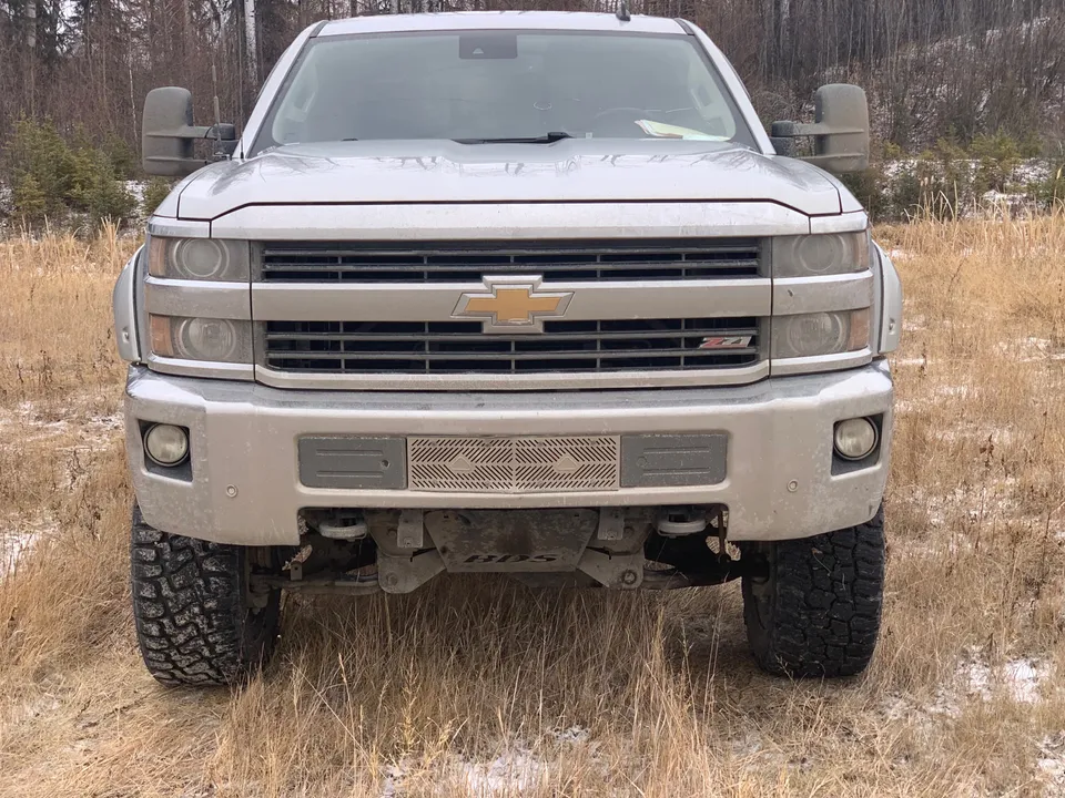 2015 chev 3500,ltz full load. New tires. 6 in lift diesel