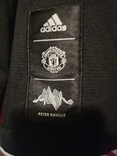 Manchester united X Peter Saville collaboration 2021/22 training sweat shirt in like new condition S...