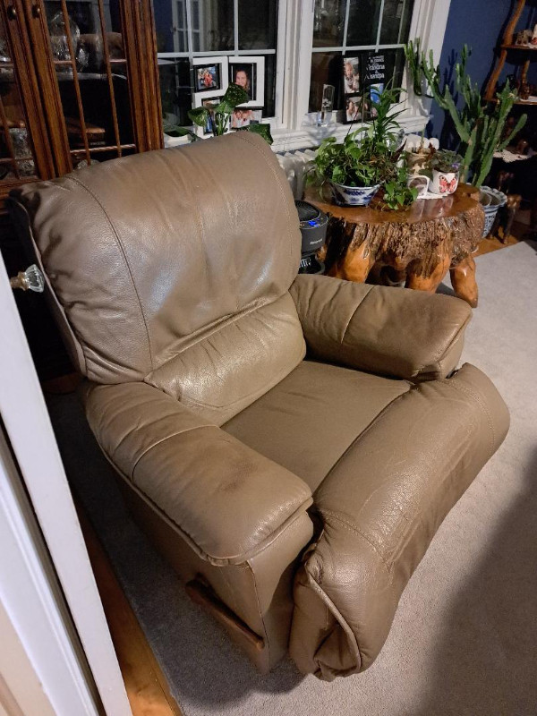 Lazy Boy Rocker, Recliner, Swivel Chair Chairs & Recliners Ottawa Kijiji