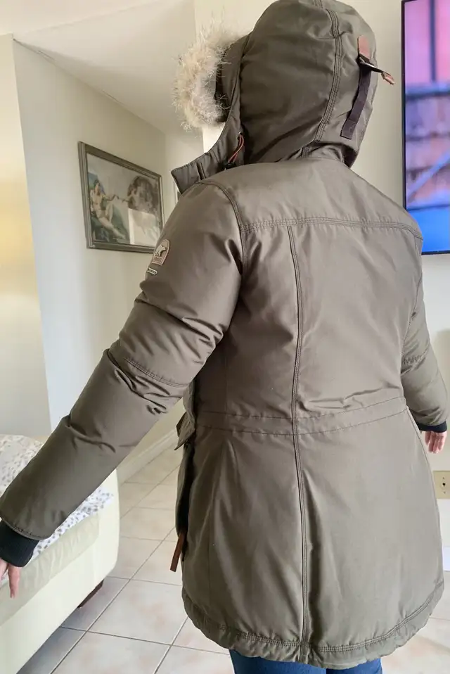 New Women’s parka Sorel - size M in Women's - Tops & Outerwear in Kitchener / Waterloo - Image 6