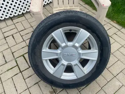 225/65r17 bote paturn 5x120 Comme neuf 1 été d’usure ( 8/32) payé 800$ pour les pneus uniquement. Un...