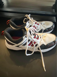 Boys running shoes - size 7