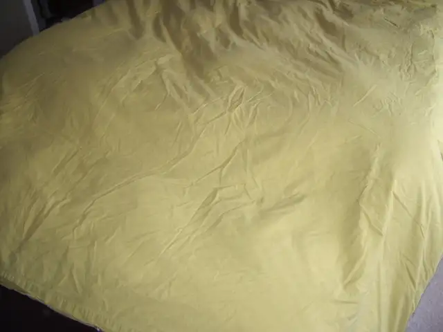 IKEA Honsbar Duvet w. Cover - Queen Size in Bedding in Hamilton - Image 8