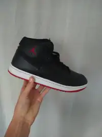 Jordan Access noir gymnase rouge