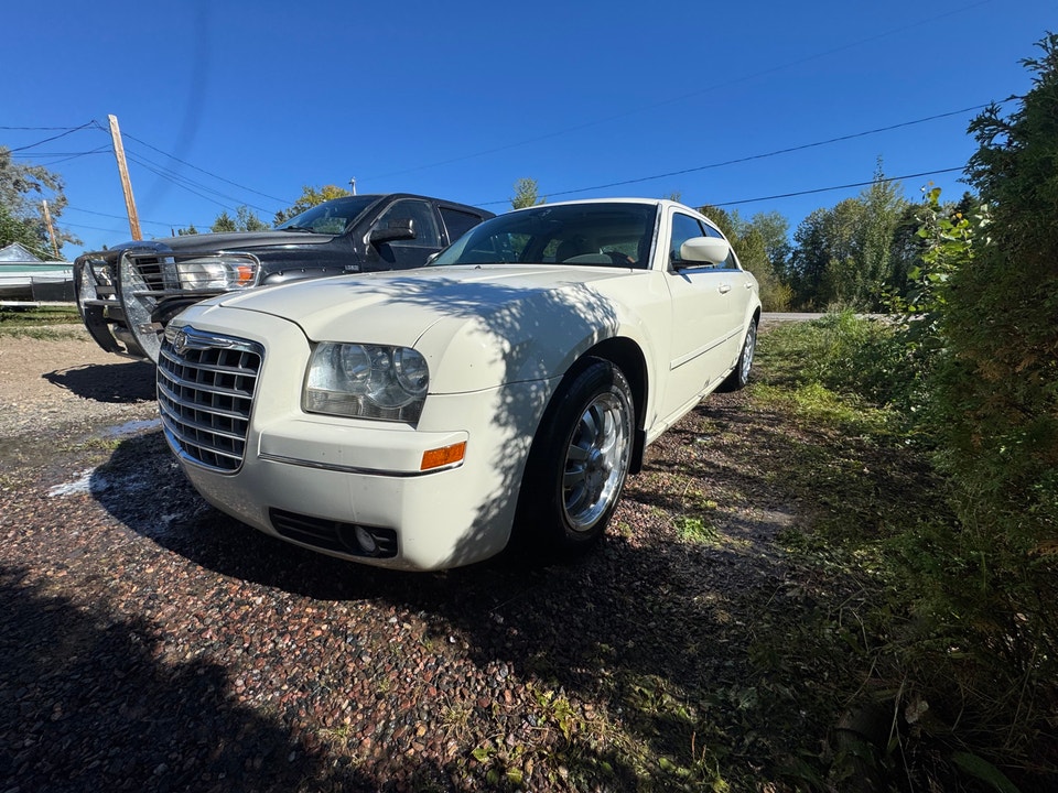 Chrysler 300 2005 photo 2