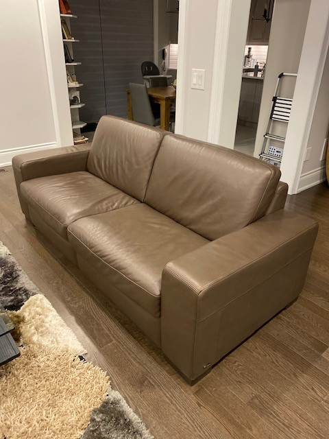 NATUZZI Editions Modern Leather Sofa **EXCELLENT CONDITION** in Couches & Futons in Mississauga / Peel Region