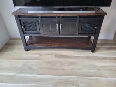 Meuble télé style antique couleur noyer et noir 2 portes coulissantes et 2 sur pentures Largeur 55 p...