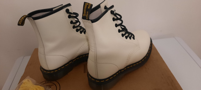 $85 White Doc Martens Ladies Boots Size 7L US in Women's - Shoes in Kitchener / Waterloo - Image 4