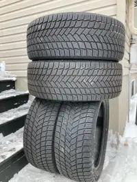 Pneus d'hiver 285-45-22 Michelin x-ice snow excellente condition