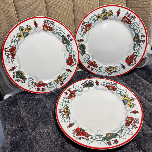 Holiday Joy replacement plates in Kitchen & Dining Wares in Oshawa / Durham Region - Image 2