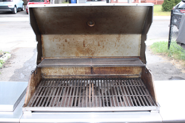 BBQ Centro (4 bruleurs\52 000 BTU) (Très bonne condition) dans BBQ et cuisine en plein air  à Laval/Rive Nord - Image 3