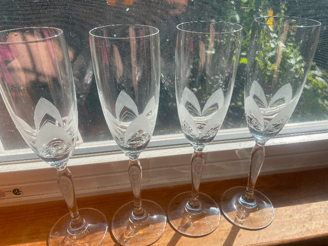 Vintage Glass crystal champagne flutes . set of 4. in Kitchen & Dining Wares in City of Halifax - Image 2