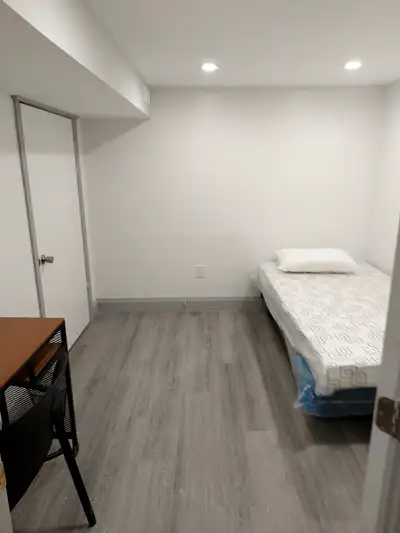 2 single basement rooms available. More suitable for Mohawk student without a car as 5 minutes walki...