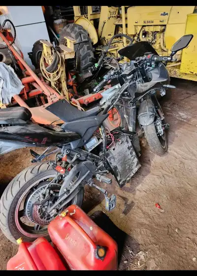 2020 Daymak EM2 E-Bike with bluetooth radio and cruise control. has a few dings and scratches. ONLY...