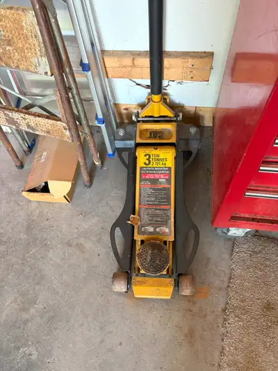 Cat 3 Ton Low Profile Service Jack, View more
