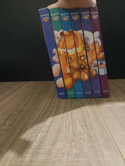 Lot de 6 bandes dessinées Garfield, View more