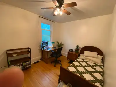 Room for rent near Lansdowne