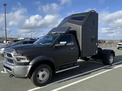 ***Truck located in Newfoundland, can deliver for a fee*** Looking for the Ultimate Hot Shot Truck?...