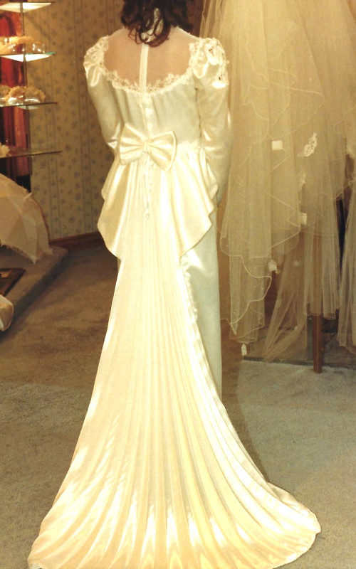 Vintage Wedding Dress (1987) in Wedding in Kingston - Image 3