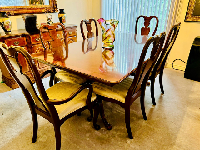 Beautiful 7 piece Wood Dining Table & 6 Chairs with Extension  in Dining Tables & Sets in Burnaby/New Westminster