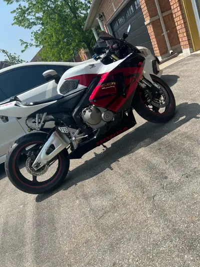 2005 Honda Cbr 600rr Runs great, powerful bike, unique colour way - red, white and black. Brand new...