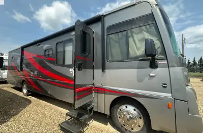 Hey Snowbirds great motorhome !!!! Spacious 37’ rv, king size bed! ,large double door fridge, large...