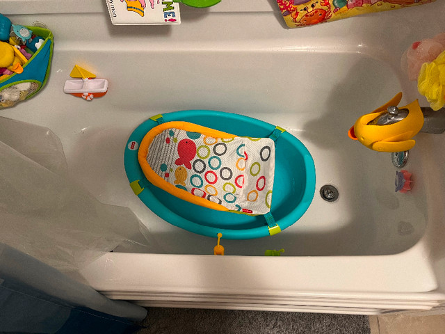Fisher-Price Rinse ‘n Grow Tub in Bathing & Changing in Fredericton - Image 4