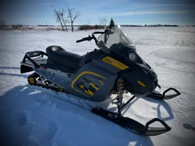 2007 550F Freestyle Backcountry..136x1 1/4 track ,electric start, reverse, hand/thumb warmers…3900 m...
