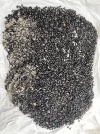 Black aquarium gravel 