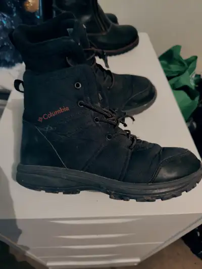 Columbia women's size 4 winter boots, View more