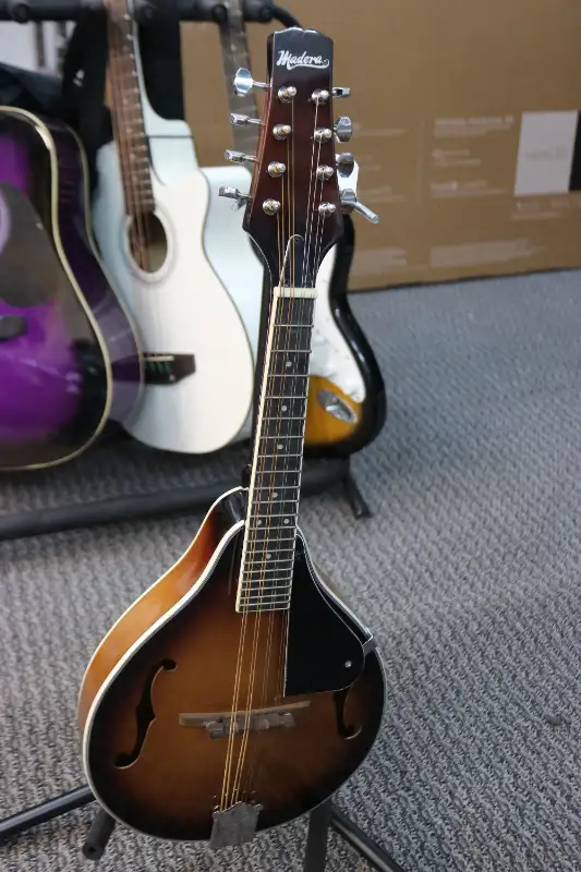 MADERA M200 SPRUCE TOP MANDOLIN IN TOBACCO SUNBURST (#4322)