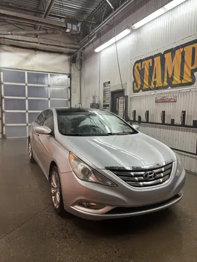2012 Hyundai Sonata 2.0T Limited Trim Active status with no accidents or Claims Panoramic sunroof/le...